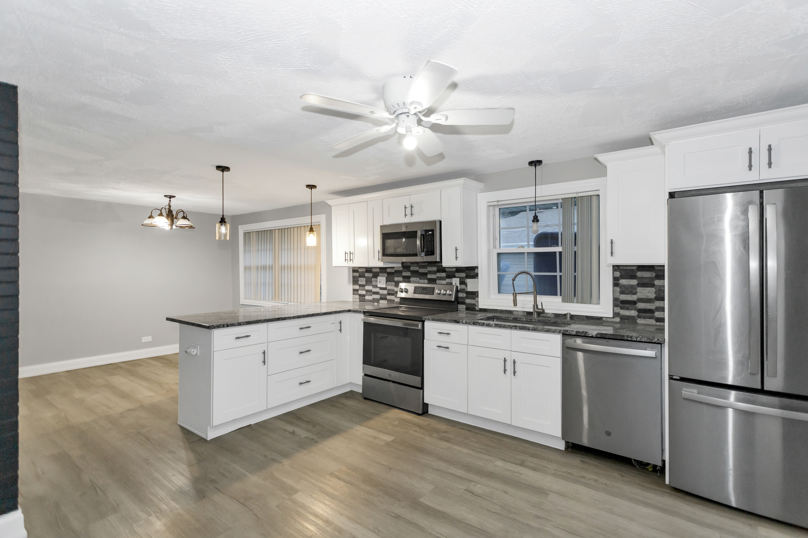 1235 W Schaumburg Road, Schaumburg, IL 60194