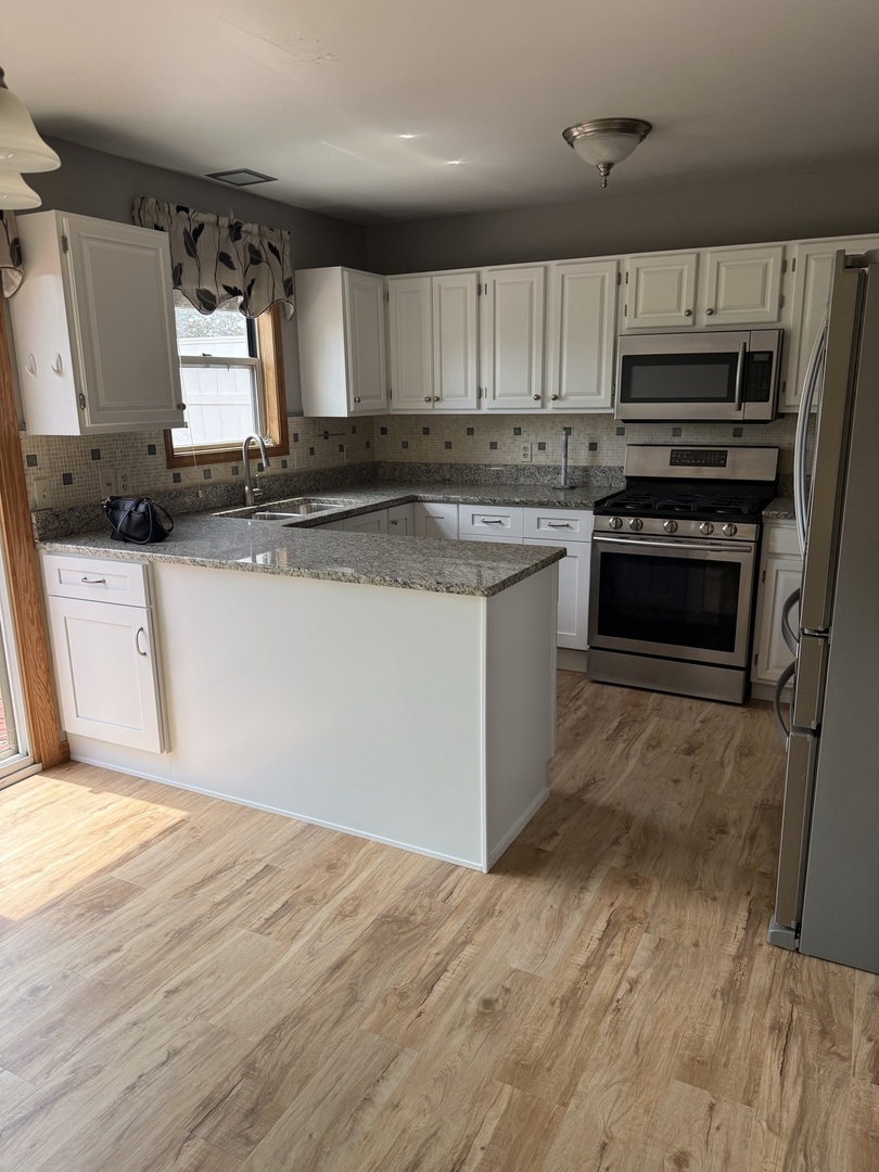 223 Williamsburg Court, Montgomery, IL 60538