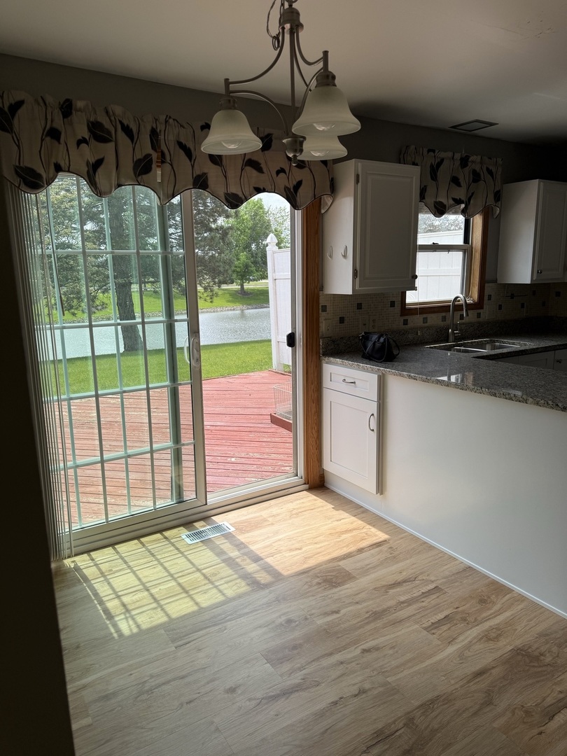 223 Williamsburg Court, Montgomery, IL 60538