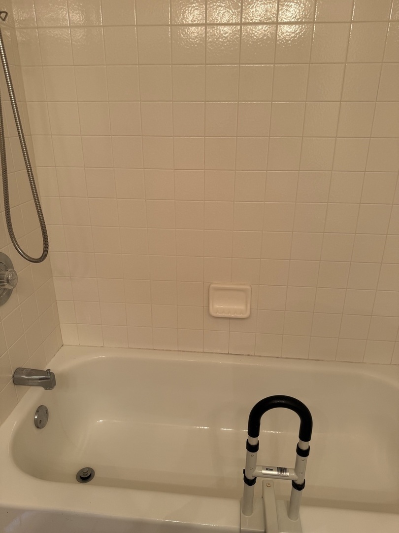 223 Williamsburg Court, Montgomery, IL 60538