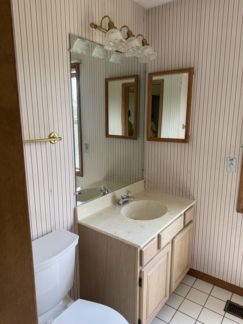 223 Williamsburg Court, Montgomery, IL 60538