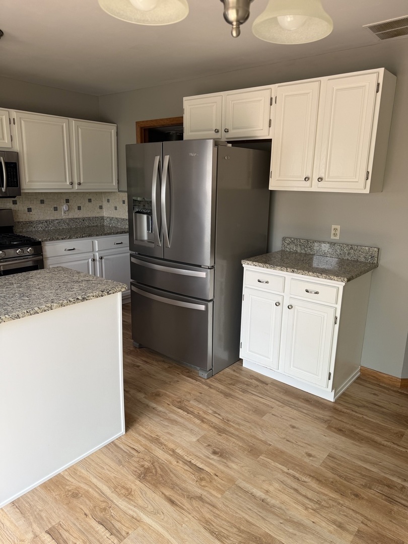 223 Williamsburg Court, Montgomery, IL 60538