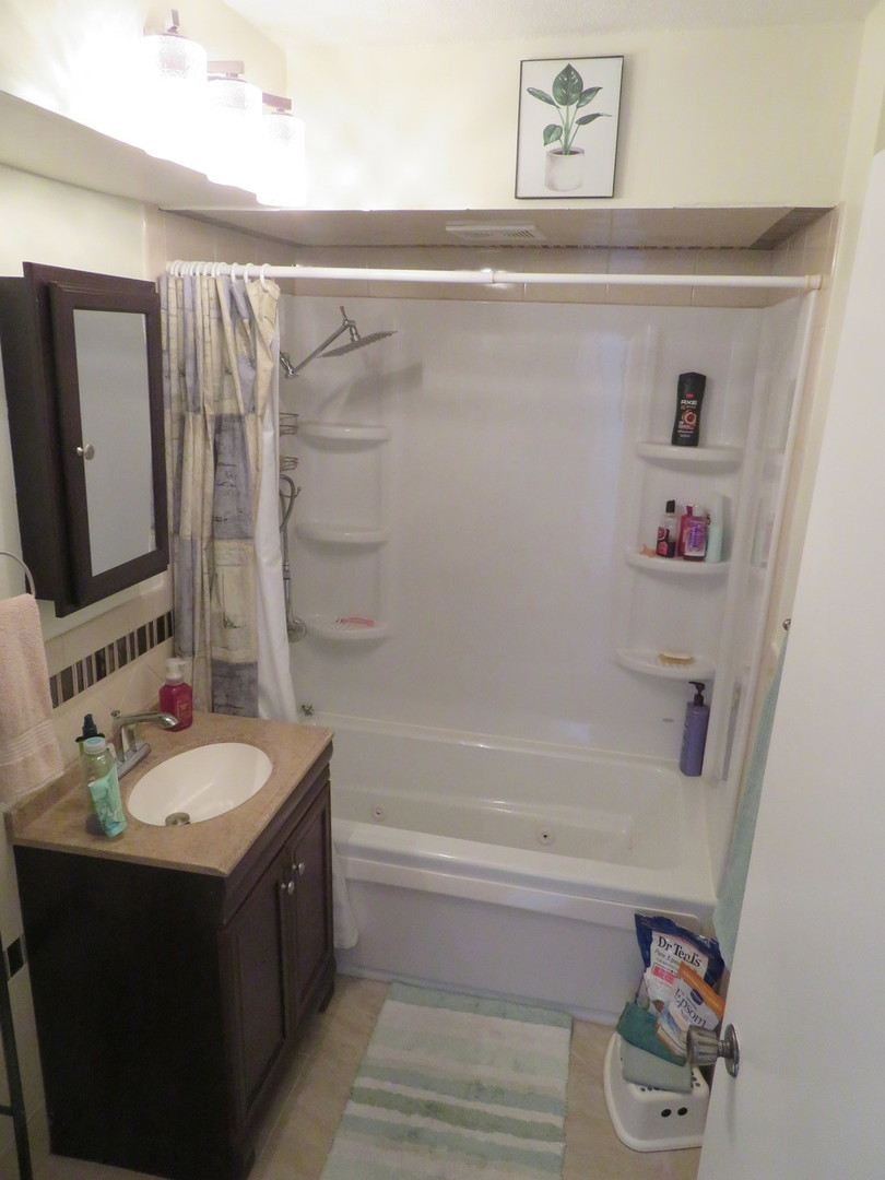 7234 W North Avenue #701, Elmwood Park, IL 60707