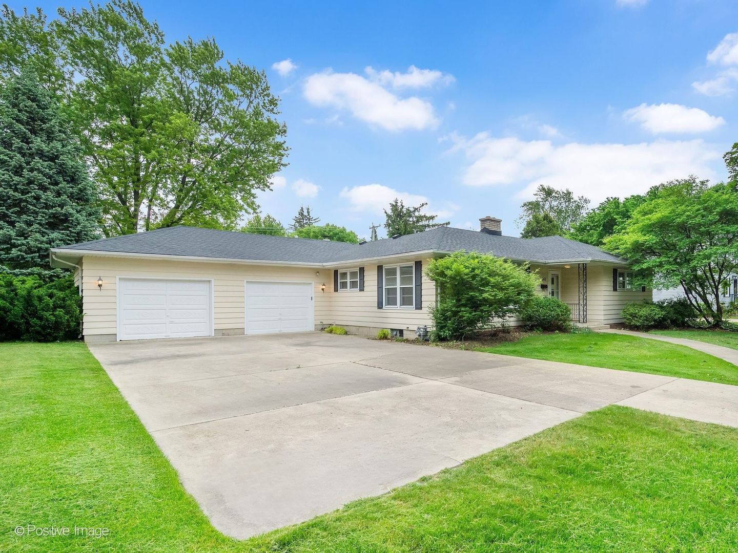 545 Claremont Avenue, West Chicago, IL 60185