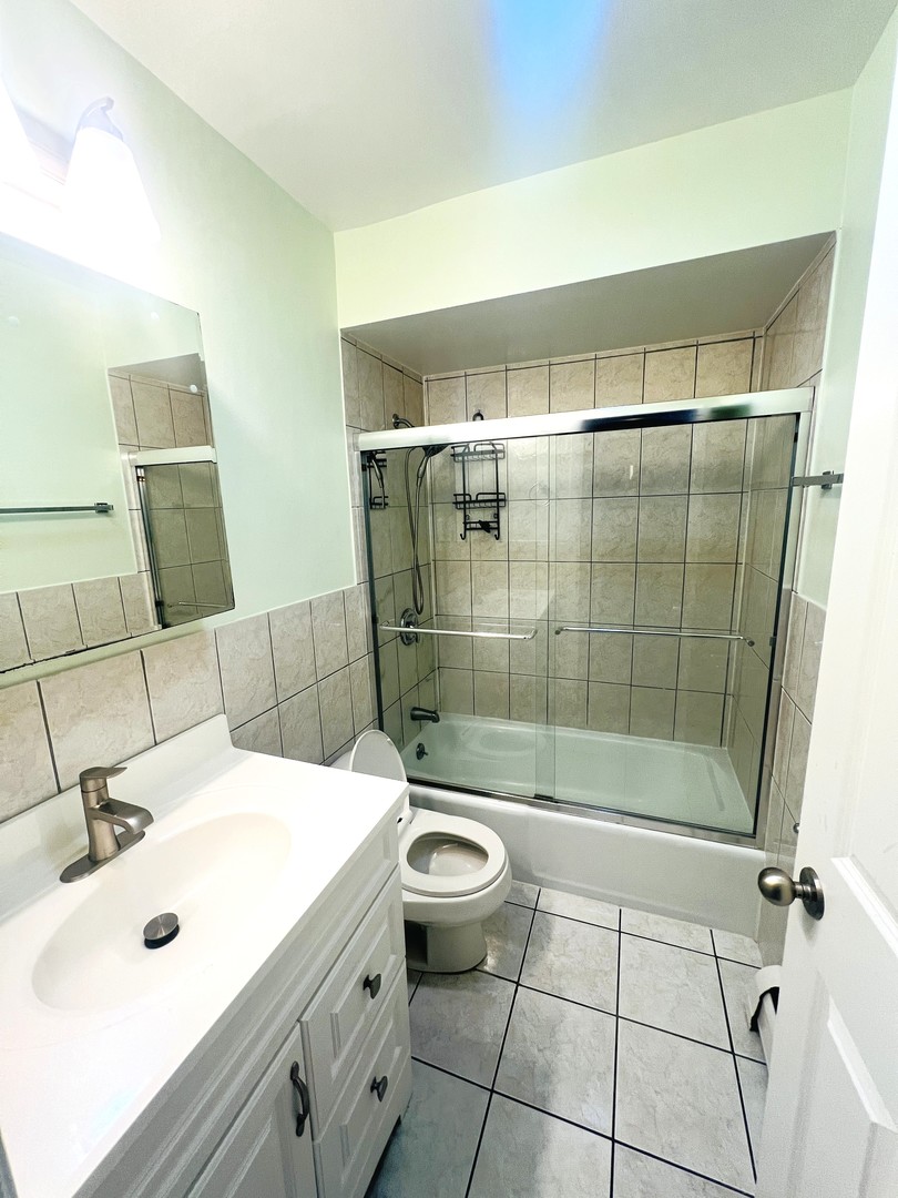 8152 Elmwood Avenue #G4, Skokie, IL 60077