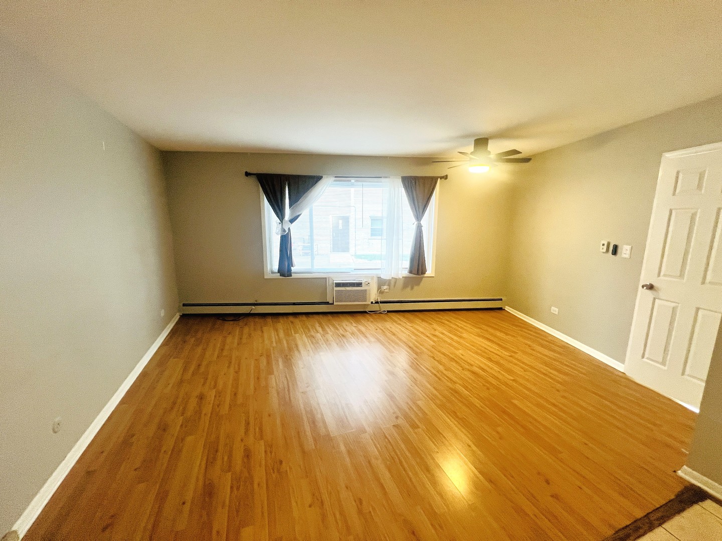 8152 Elmwood Avenue #G4, Skokie, IL 60077