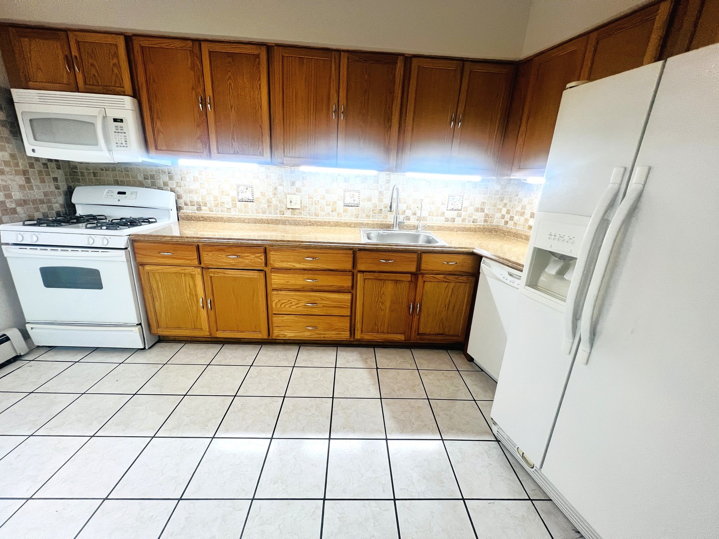 8152 Elmwood Avenue #G4, Skokie, IL 60077