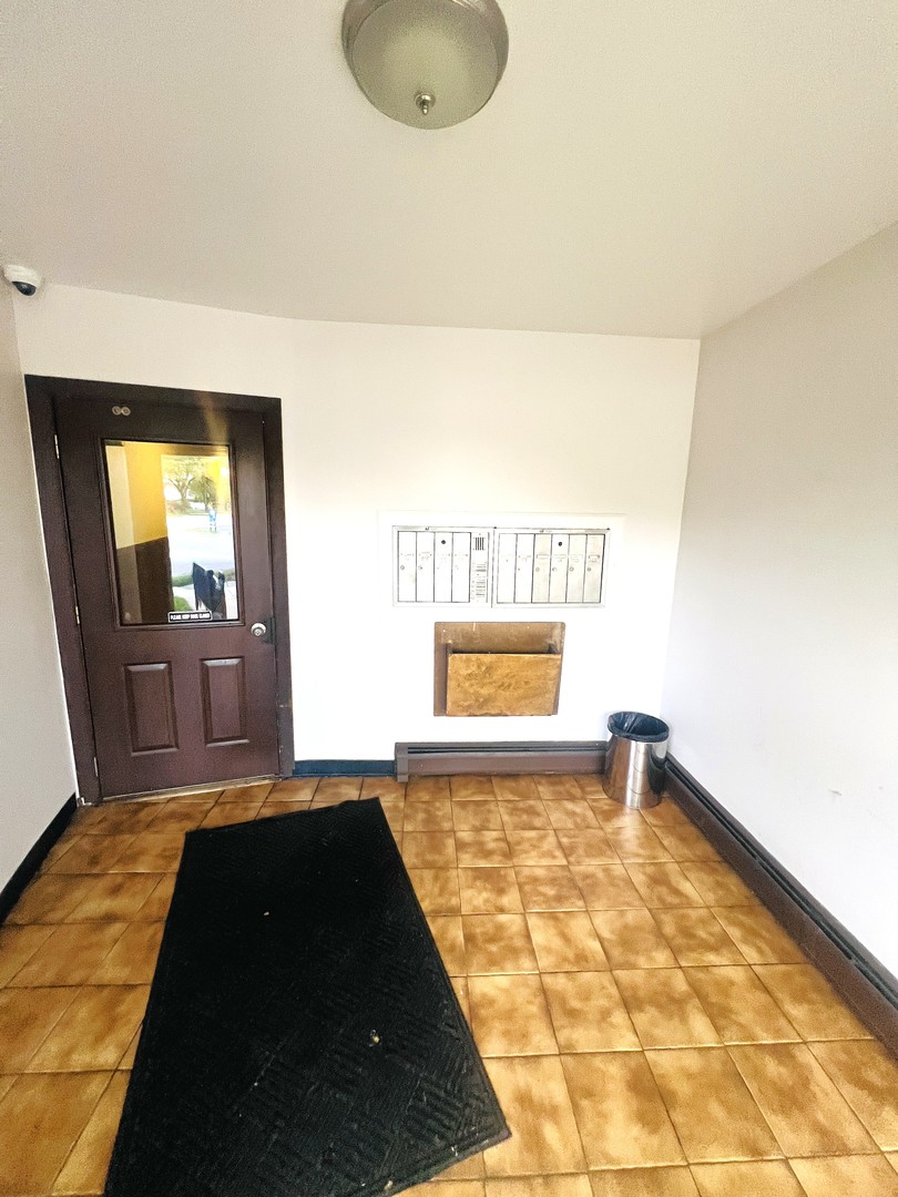 8152 Elmwood Avenue #G4, Skokie, IL 60077