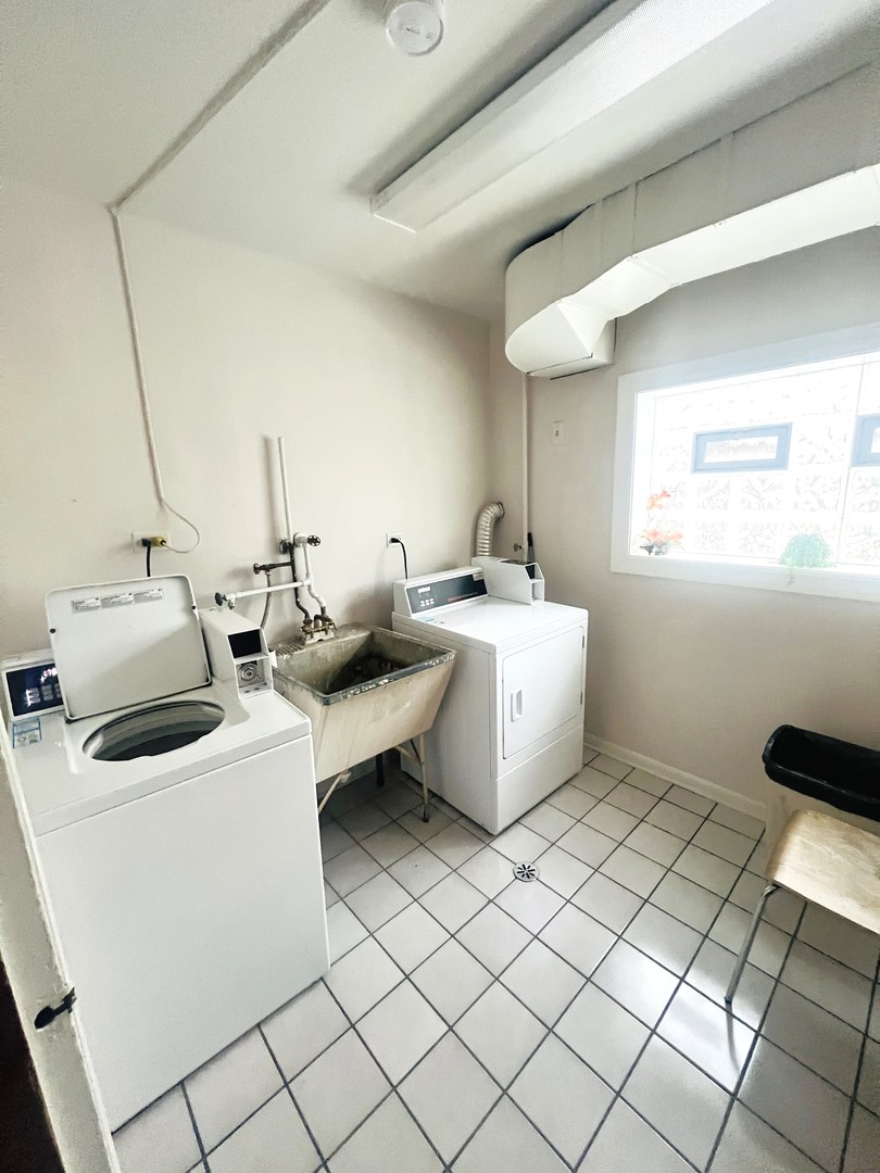 8152 Elmwood Avenue #G4, Skokie, IL 60077