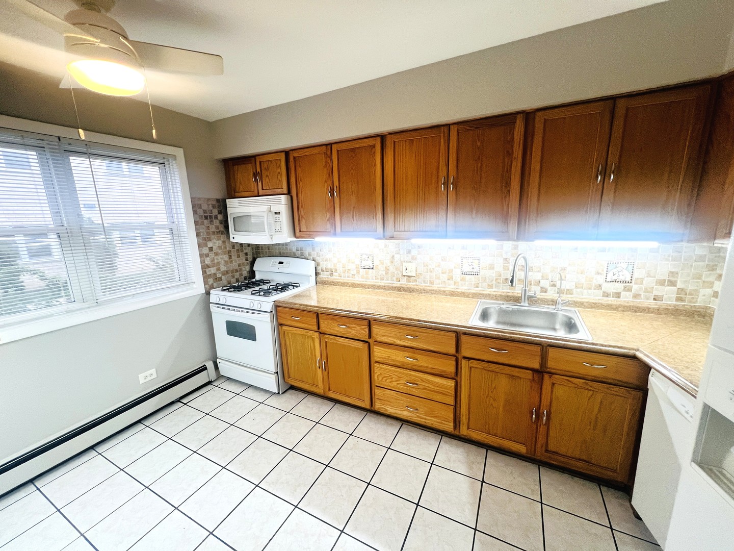 8152 Elmwood Avenue #G4, Skokie, IL 60077