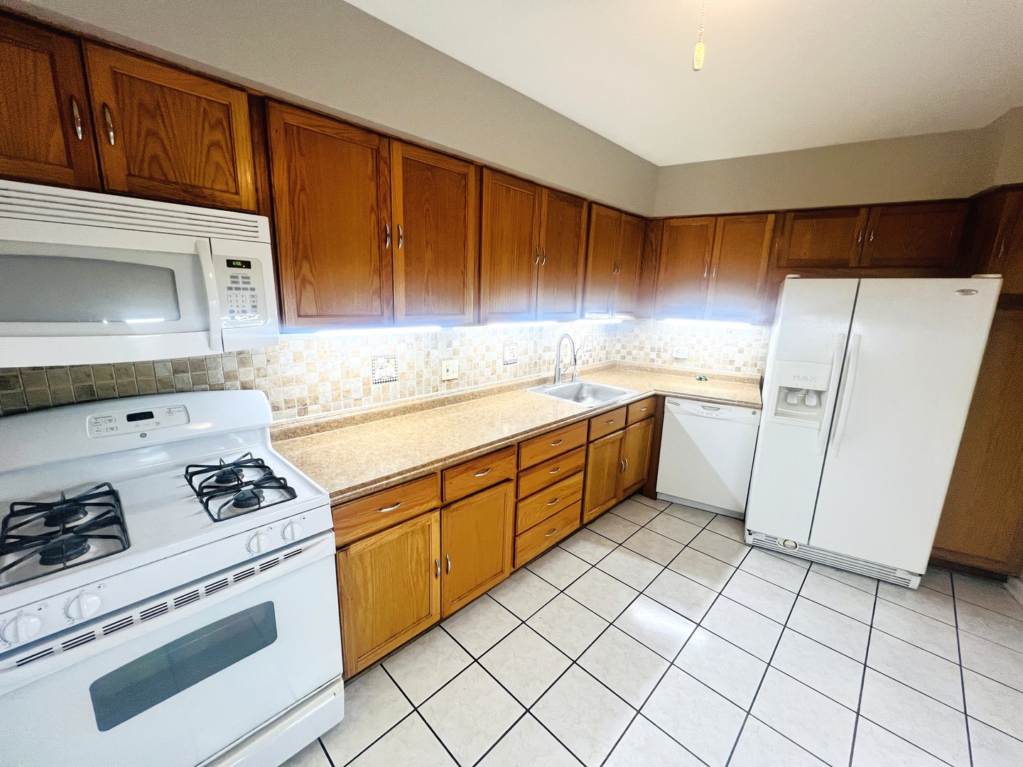 8152 Elmwood Avenue #G4, Skokie, IL 60077