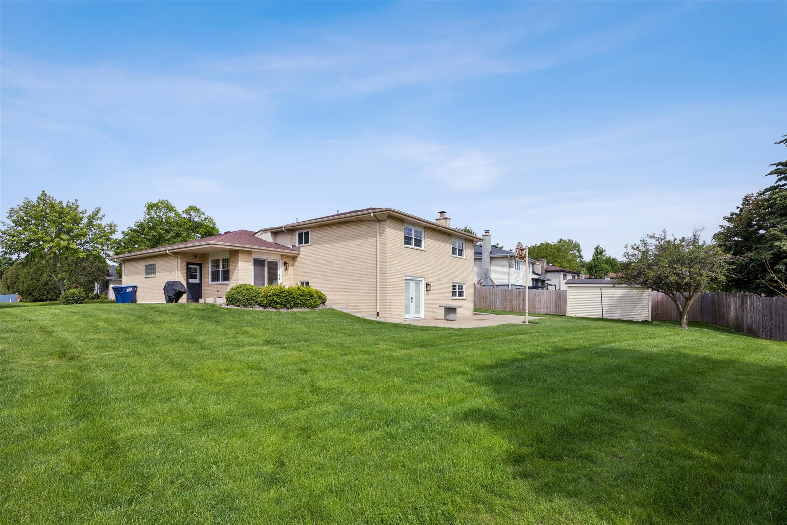 7825 Stratford Place, Darien, IL 60561