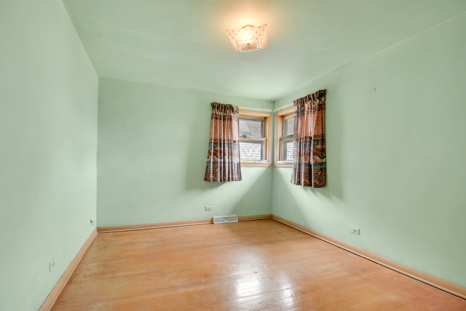 843 W 34th Place, Chicago, IL 60608