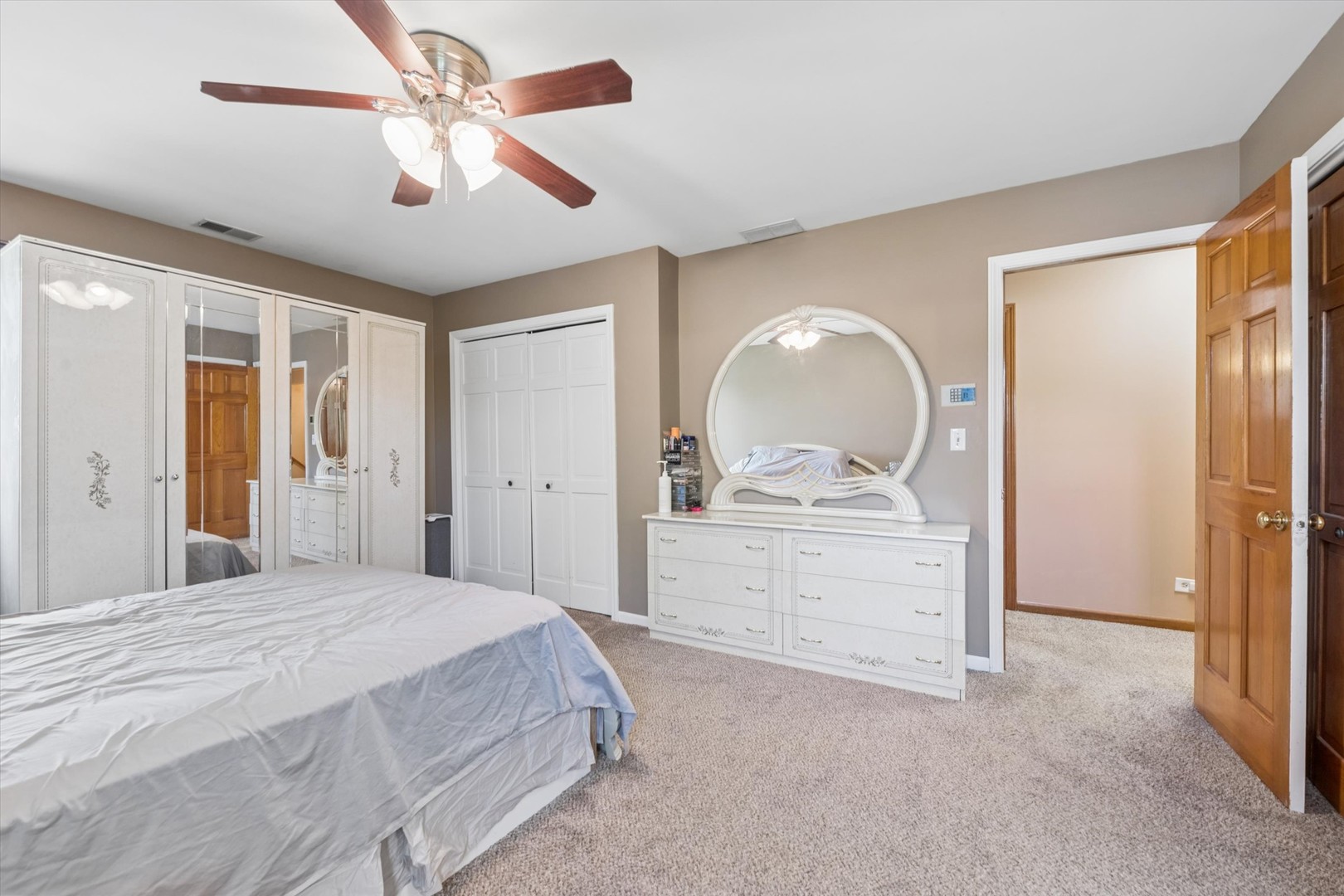 2142 N Summit Street, Wheaton, IL 60187
