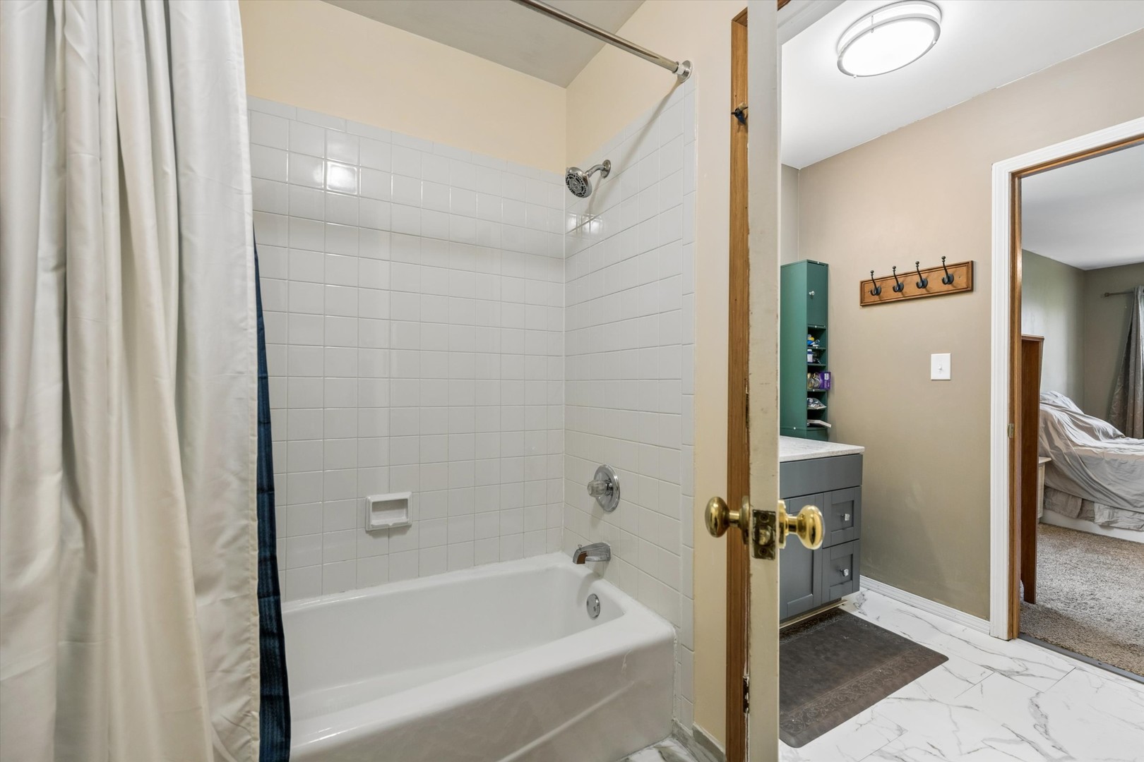 2142 N Summit Street, Wheaton, IL 60187