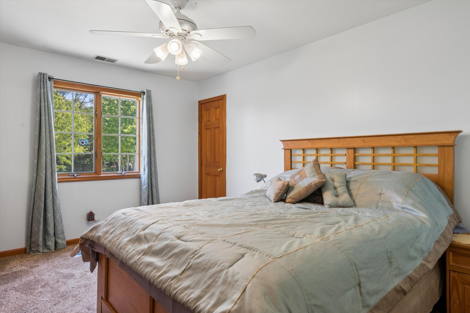 2142 N Summit Street, Wheaton, IL 60187