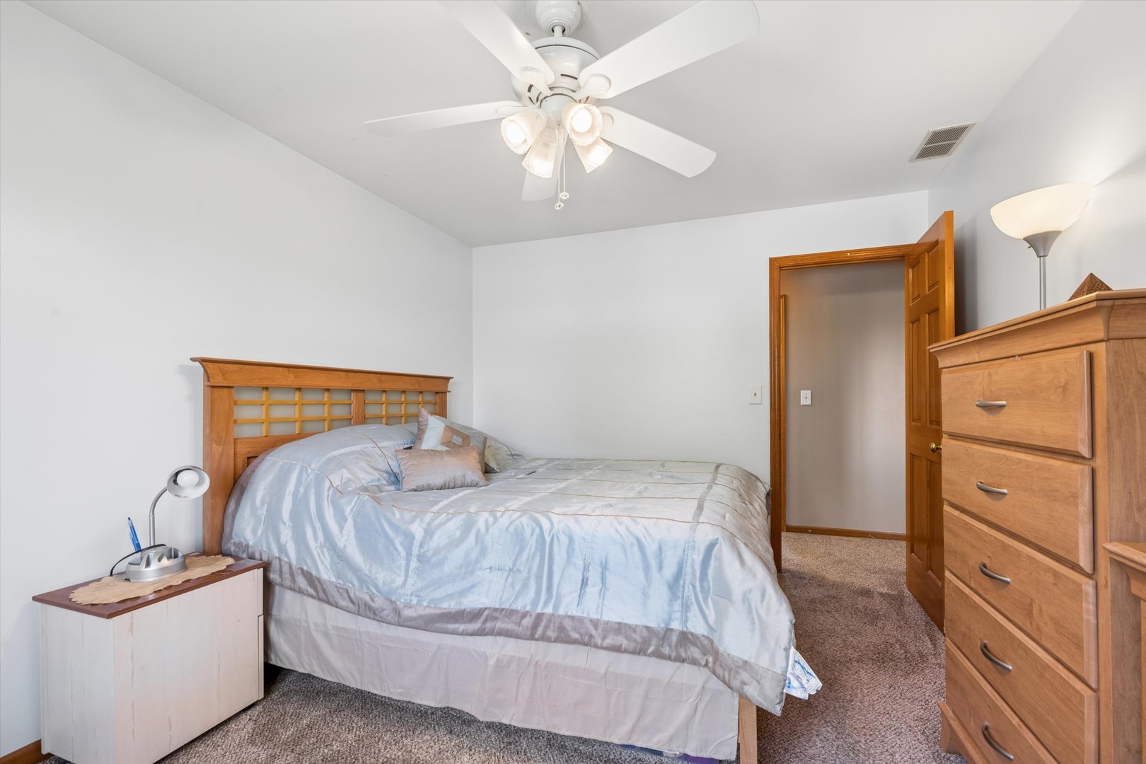 2142 N Summit Street, Wheaton, IL 60187