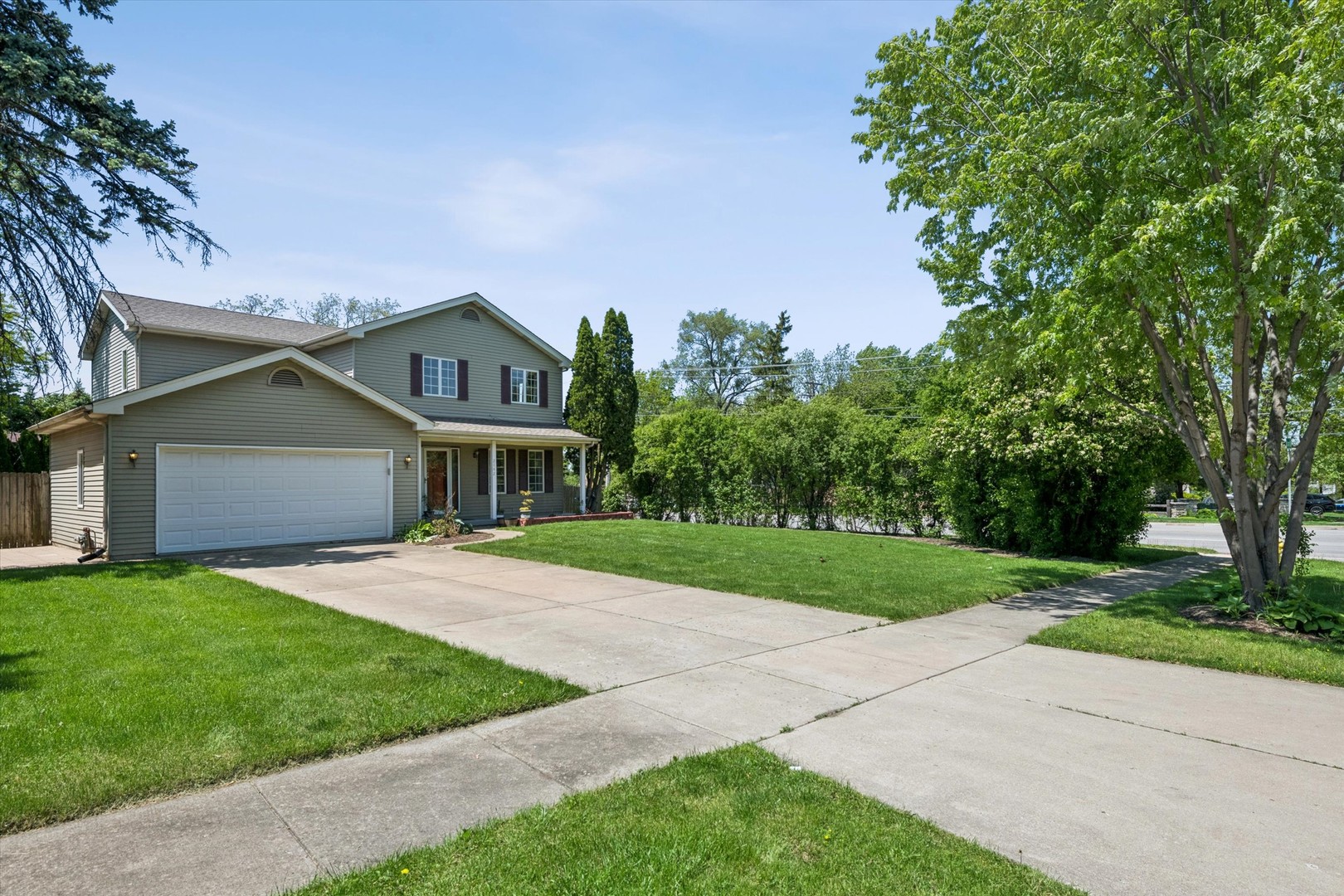 2142 N Summit Street, Wheaton, IL 60187