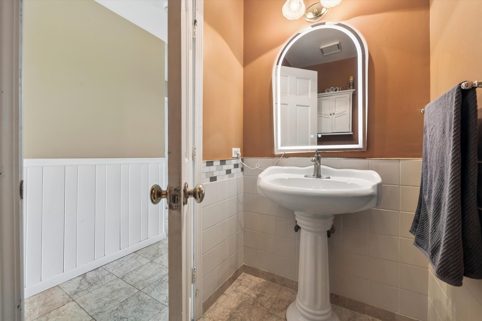 2142 N Summit Street, Wheaton, IL 60187