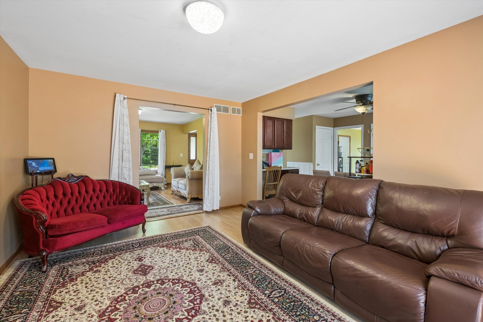 2142 N Summit Street, Wheaton, IL 60187