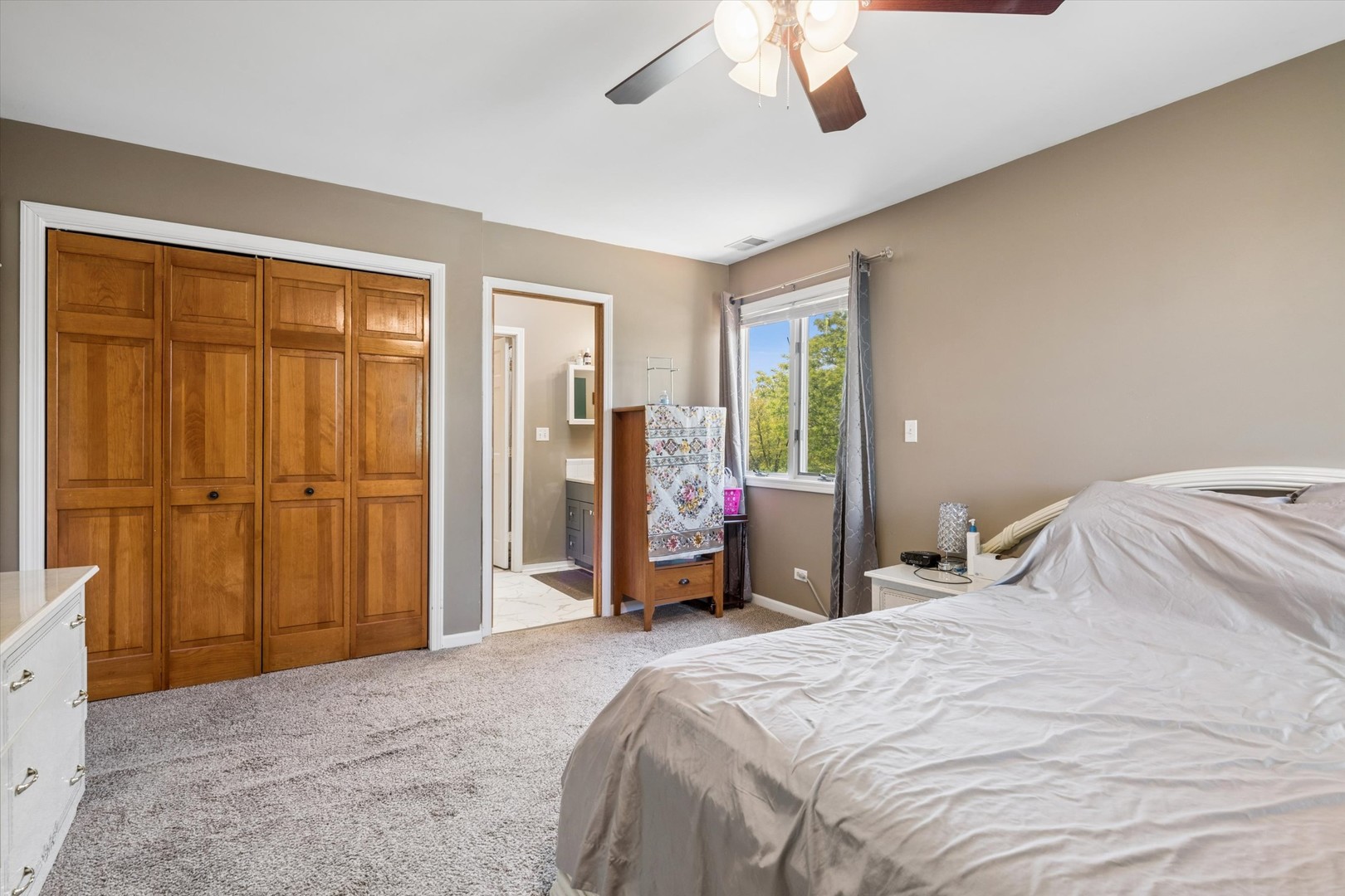 2142 N Summit Street, Wheaton, IL 60187