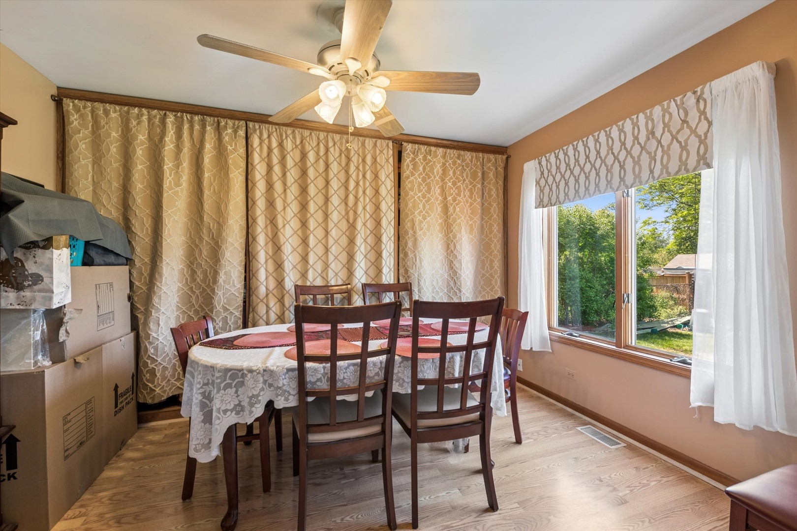 2142 N Summit Street, Wheaton, IL 60187