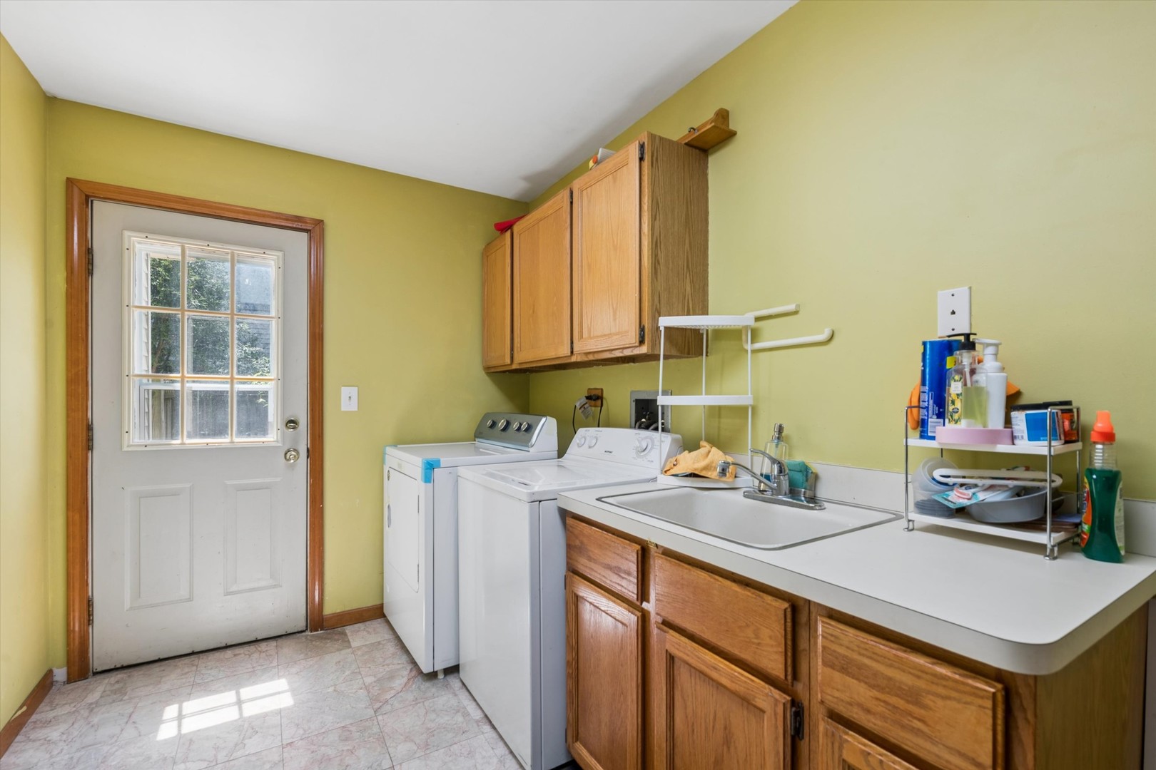 2142 N Summit Street, Wheaton, IL 60187