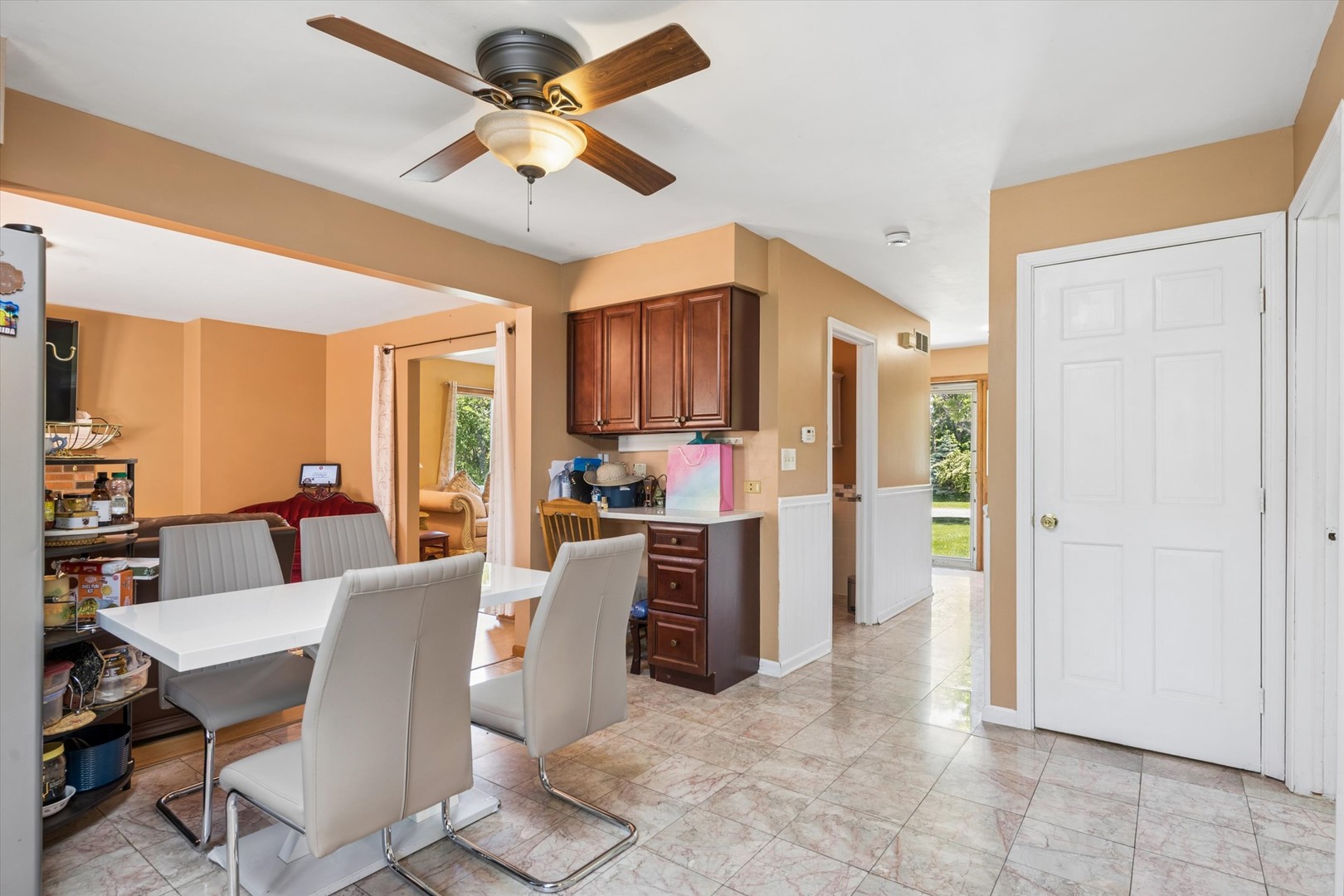 2142 N Summit Street, Wheaton, IL 60187