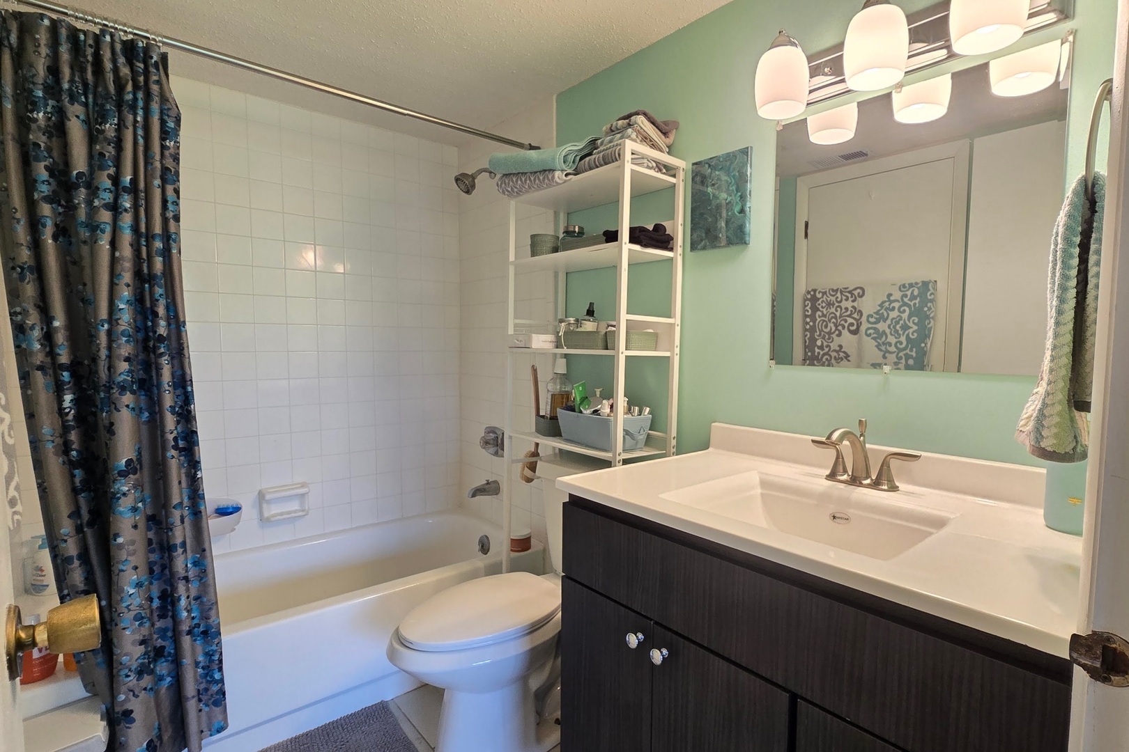 917 Vose Drive #411, Gurnee, IL 60031