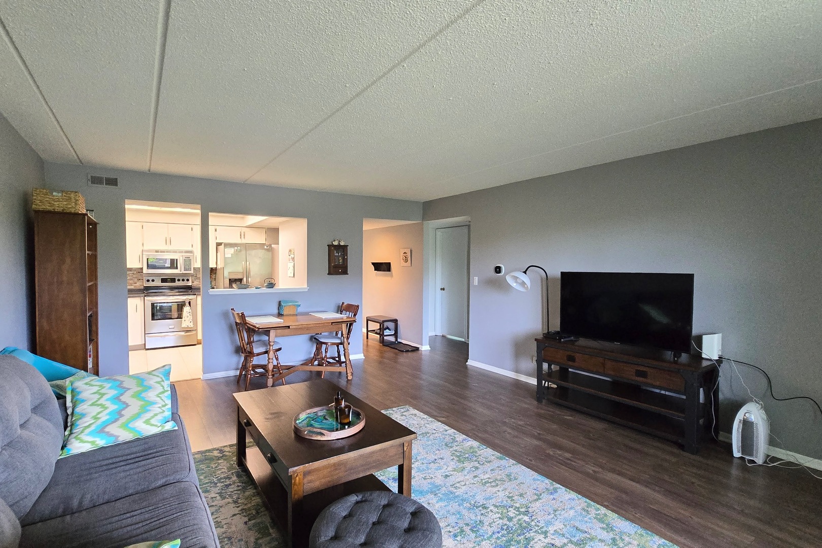 917 Vose Drive #411, Gurnee, IL 60031