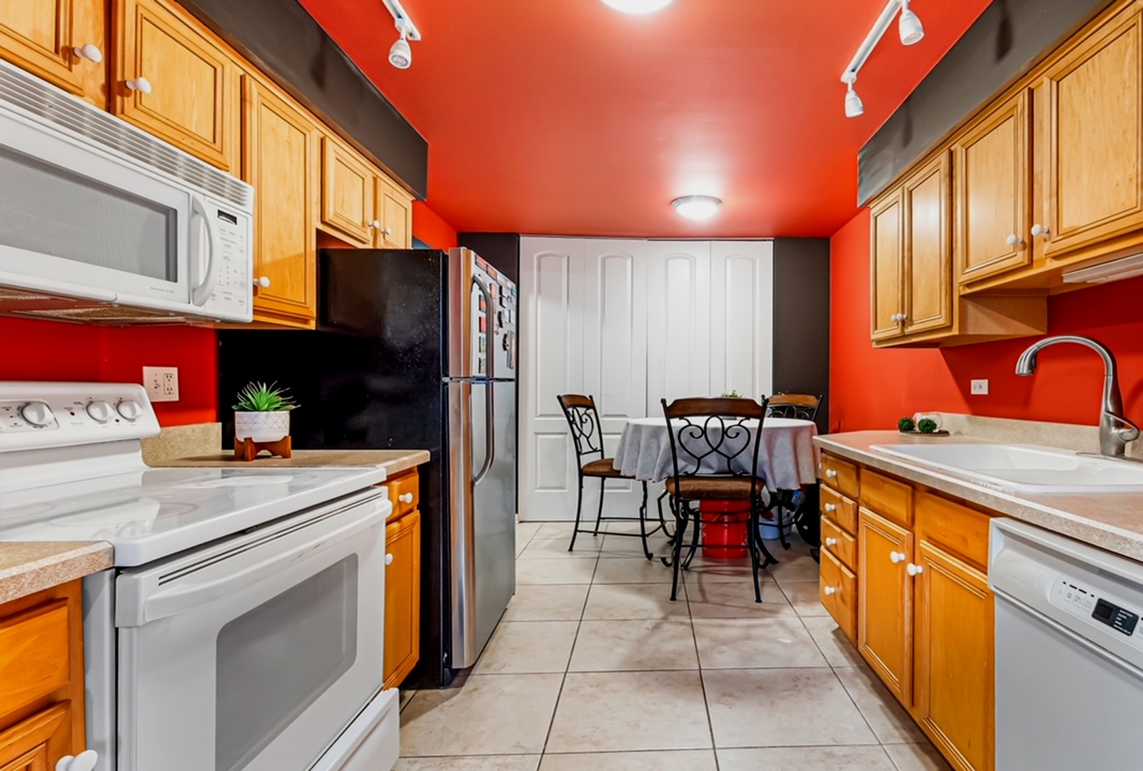 2431 E Brandenberry Court #2O, Arlington Heights, IL 60004