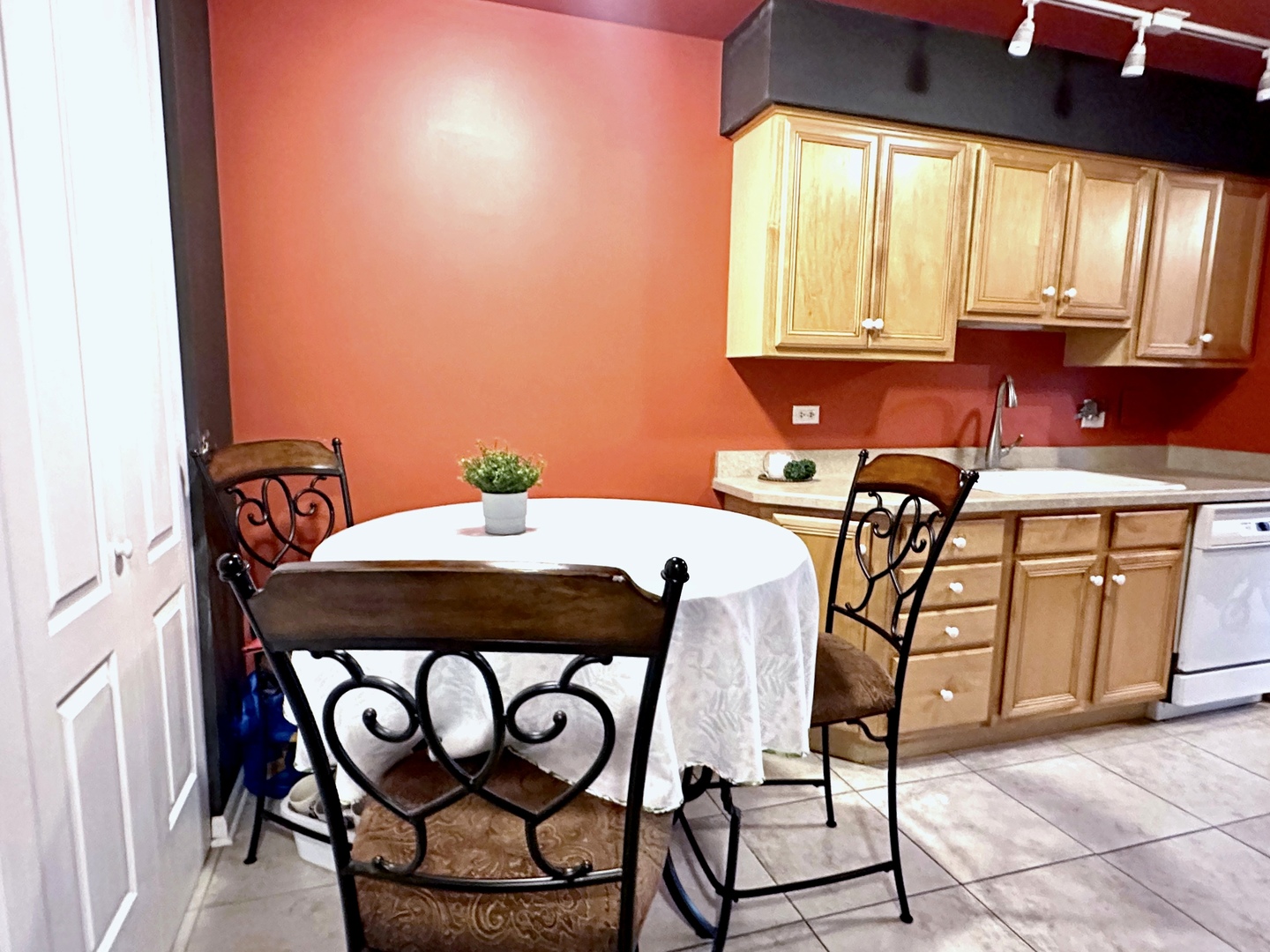2431 E Brandenberry Court #2O, Arlington Heights, IL 60004