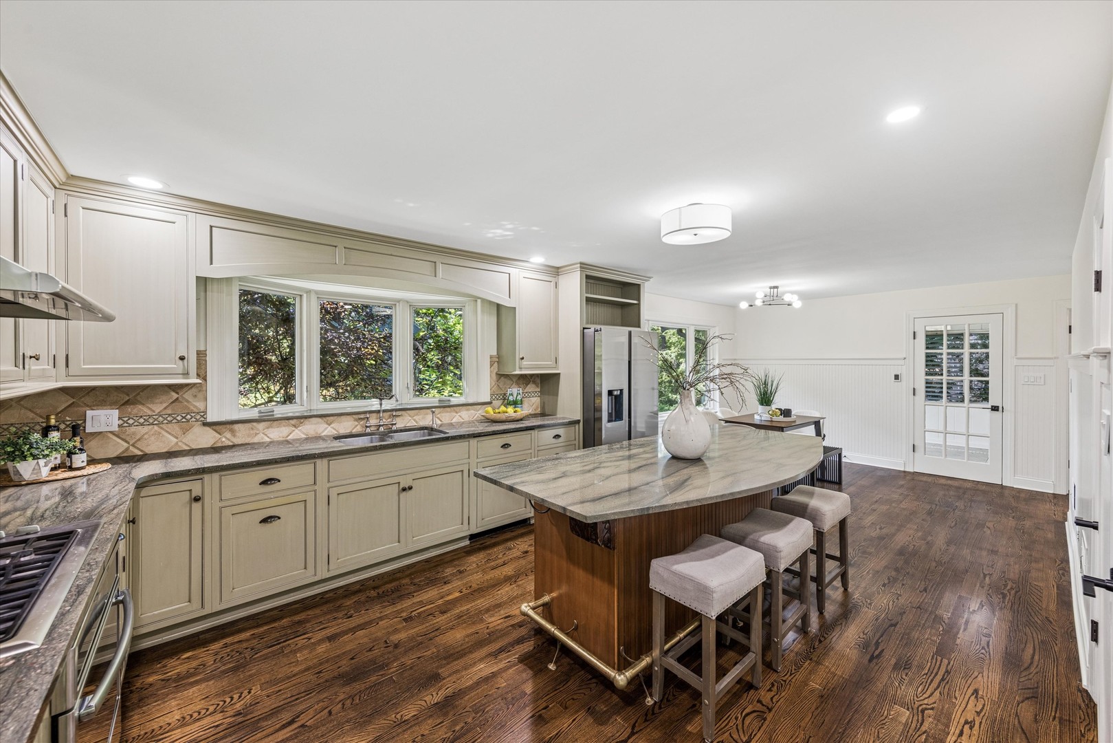 600 Midway Park Avenue, Glen Ellyn, IL 60137
