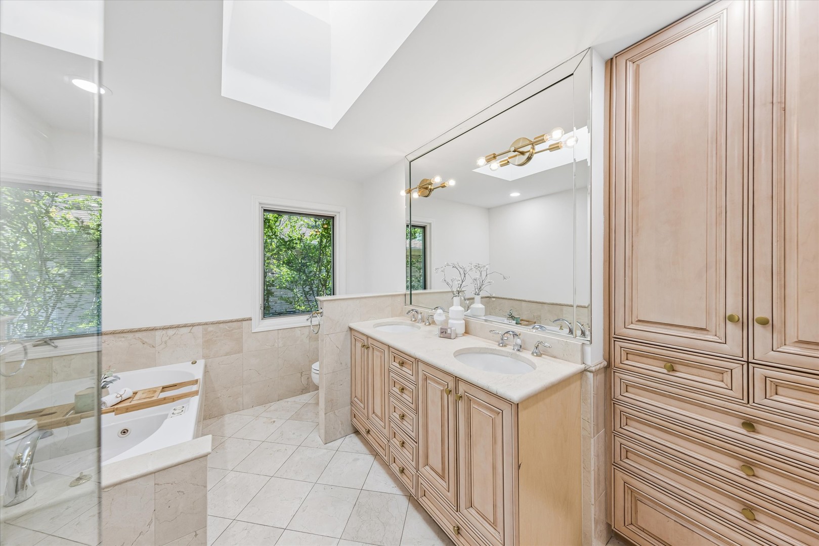 600 Midway Park Avenue, Glen Ellyn, IL 60137
