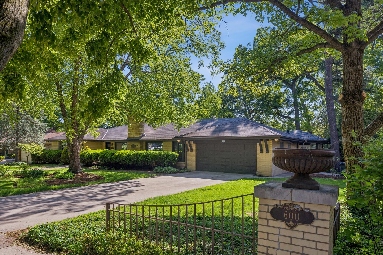 600 Midway Park Avenue, Glen Ellyn, IL 60137