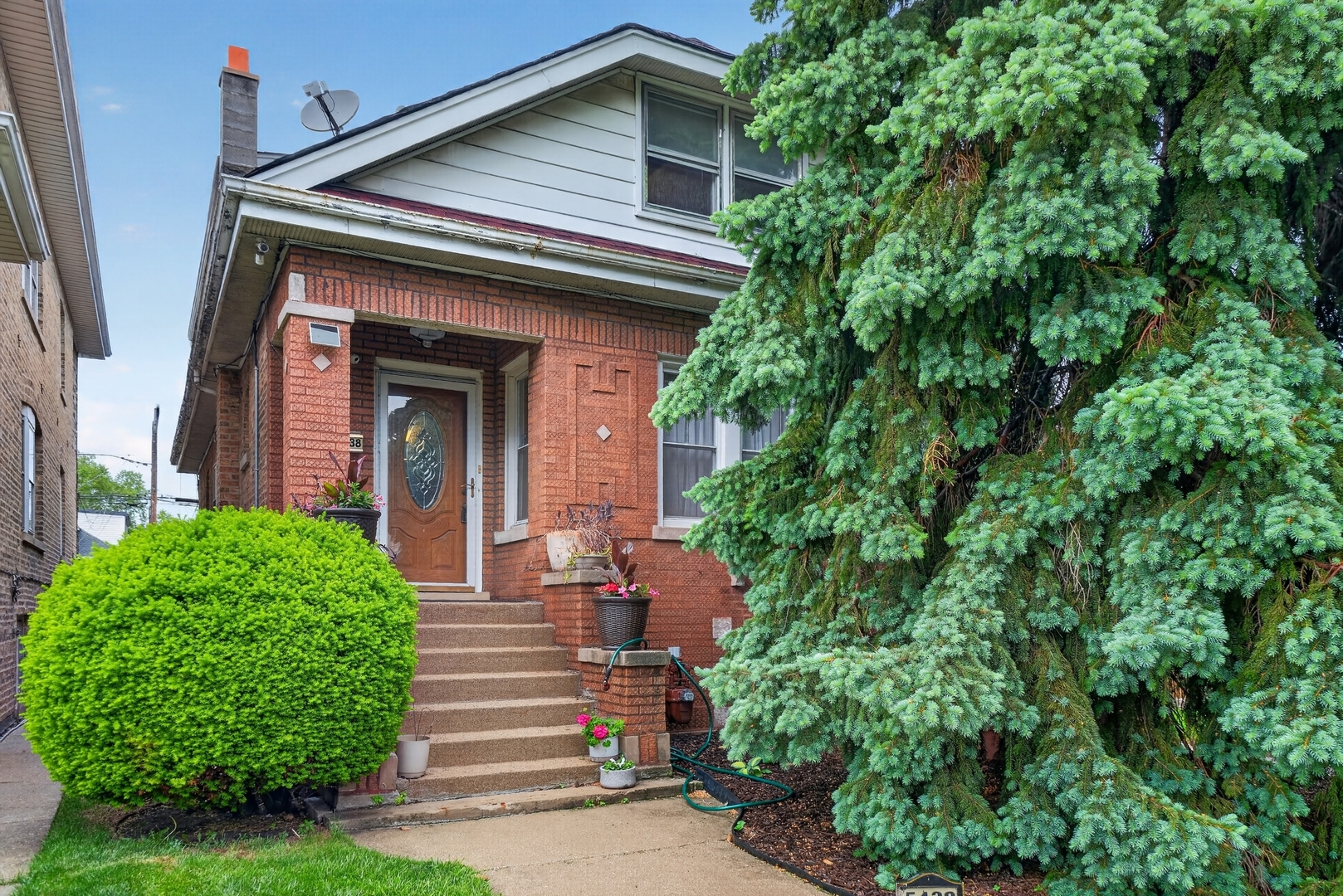 5438 W Melrose Street, Chicago, IL 60641