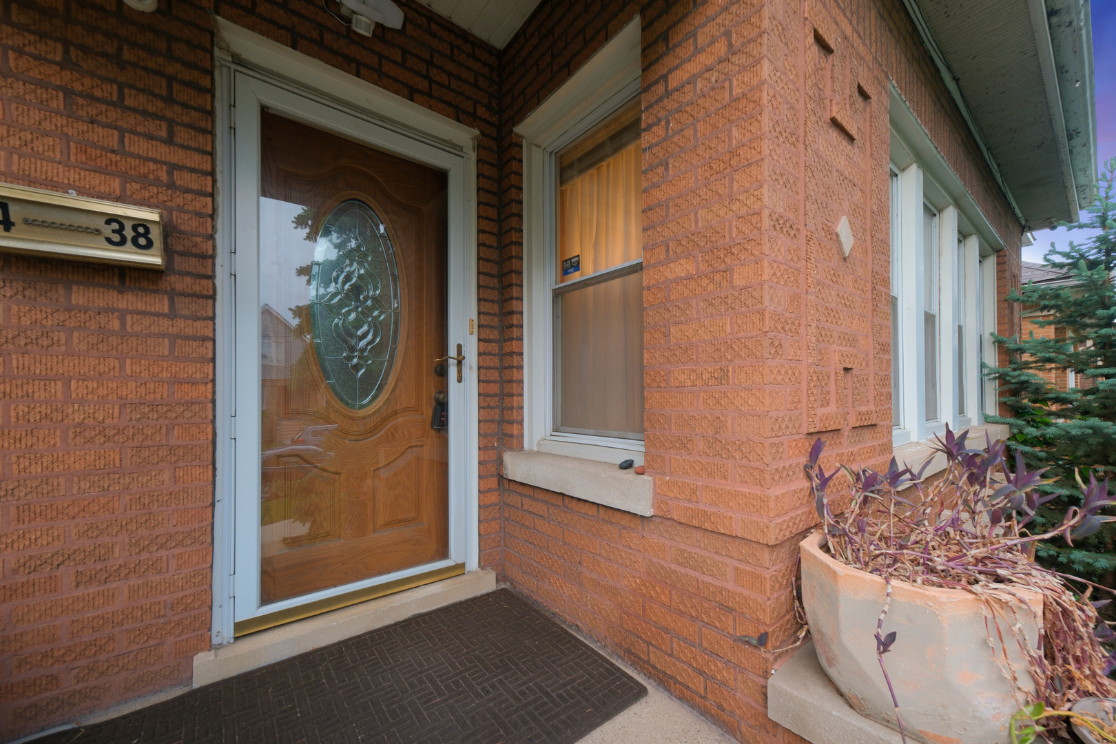 5438 W Melrose Street, Chicago, IL 60641