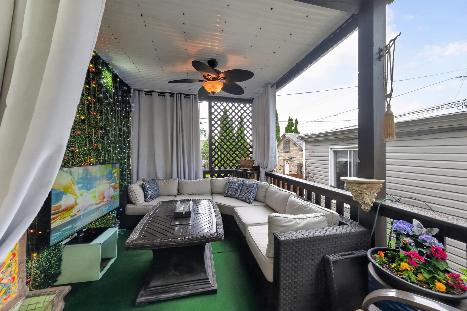 5438 W Melrose Street, Chicago, IL 60641