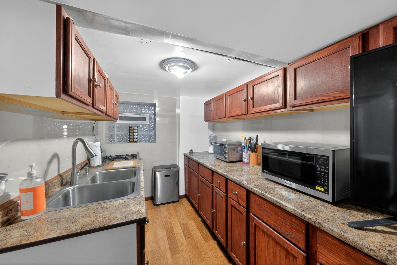 5438 W Melrose Street, Chicago, IL 60641