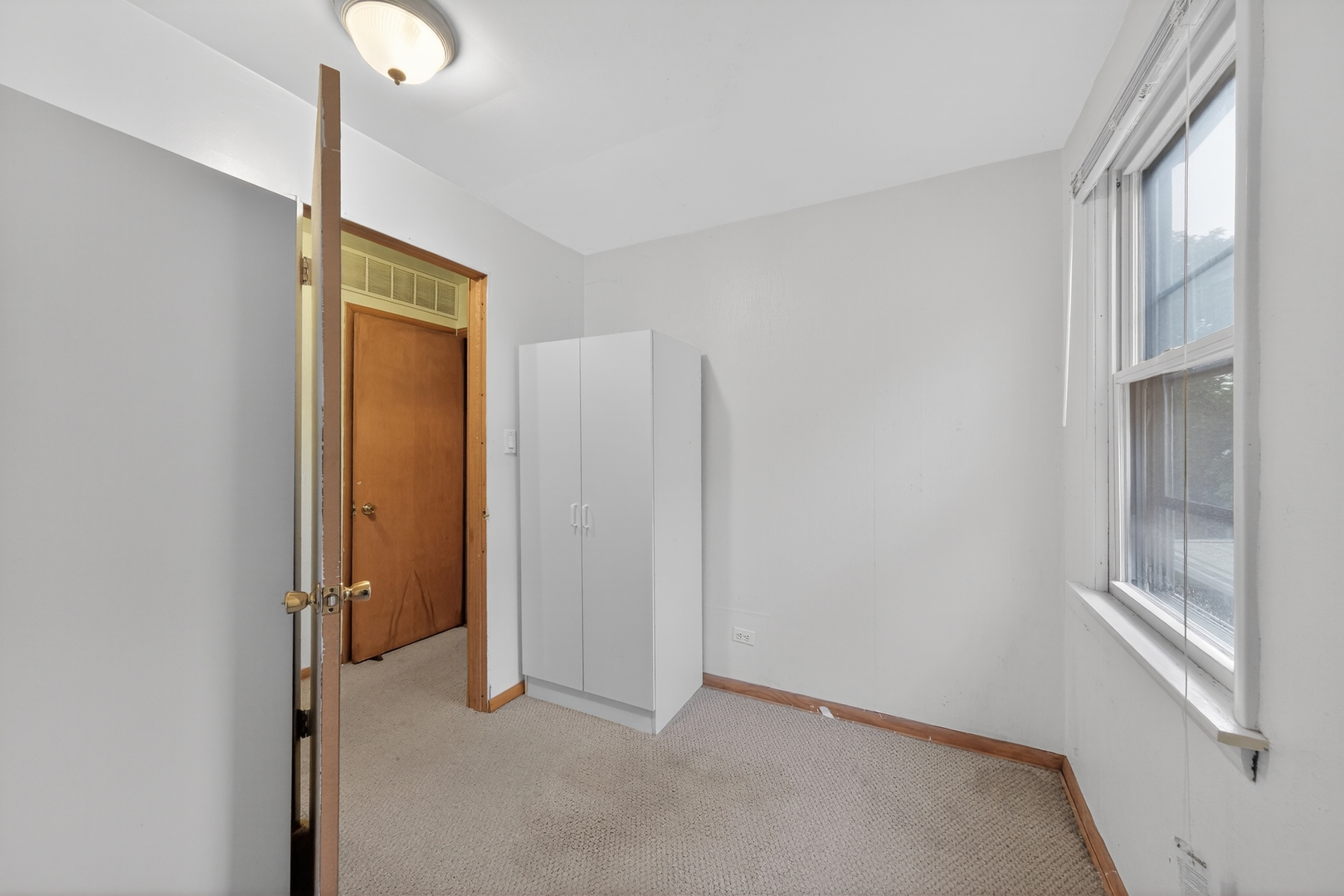 5438 W Melrose Street, Chicago, IL 60641