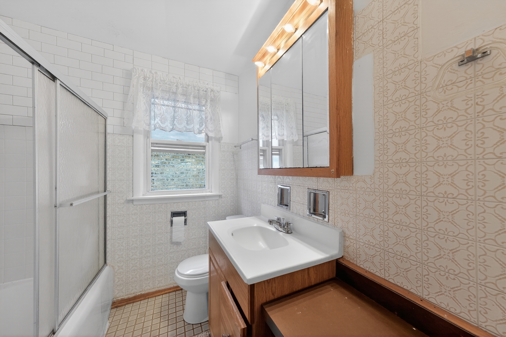 5438 W Melrose Street, Chicago, IL 60641