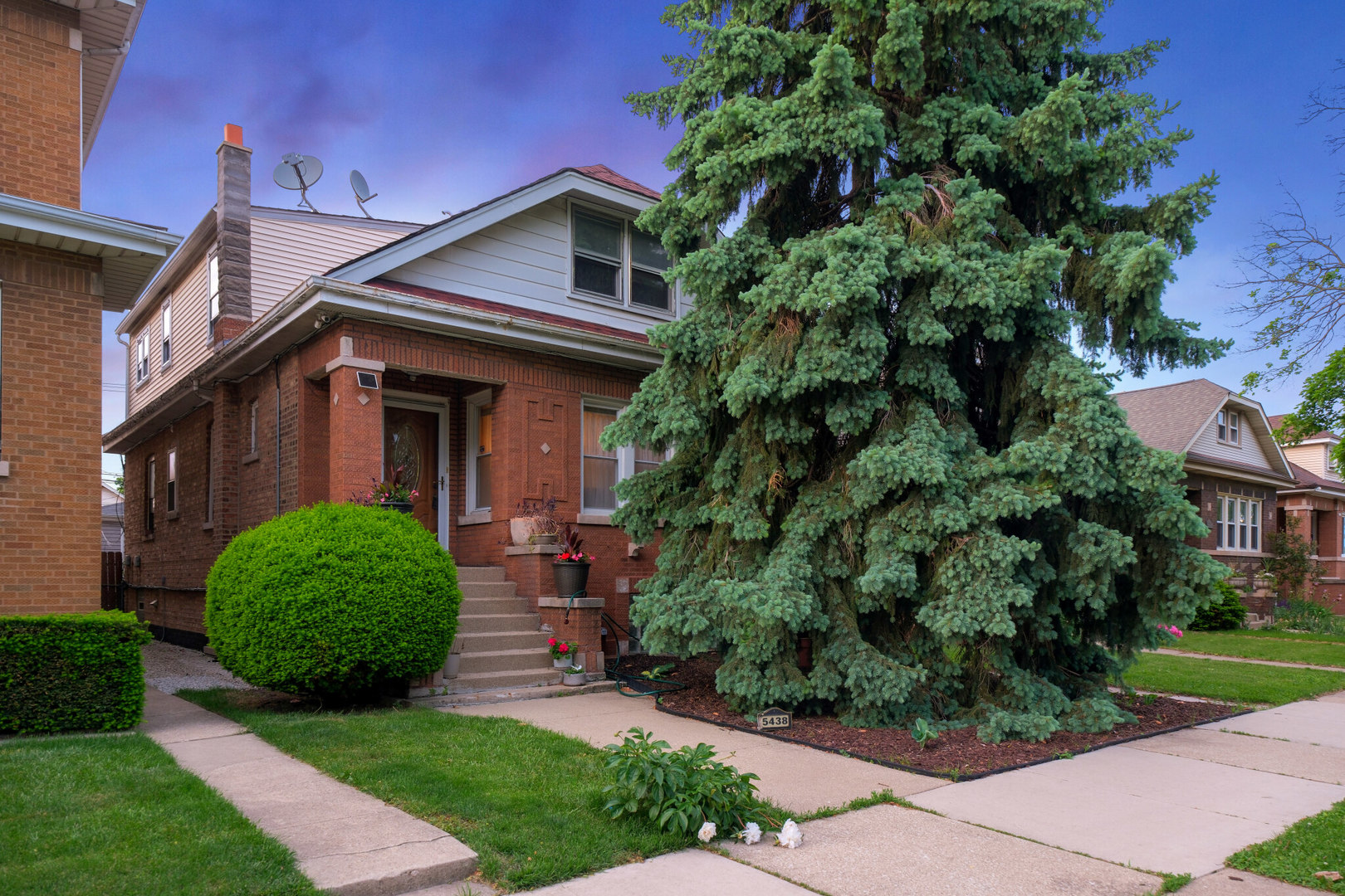 5438 W Melrose Street, Chicago, IL 60641