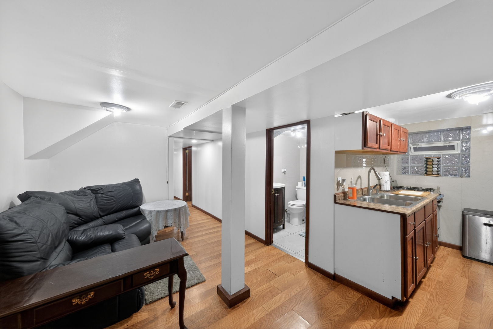 5438 W Melrose Street, Chicago, IL 60641