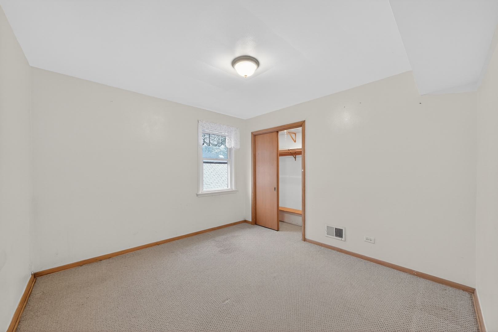 5438 W Melrose Street, Chicago, IL 60641