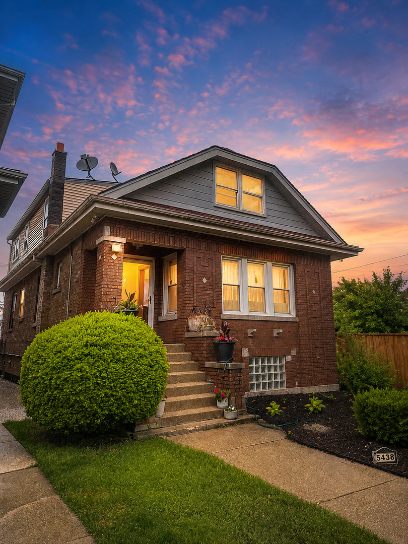 5438 W Melrose Street, Chicago, IL 60641
