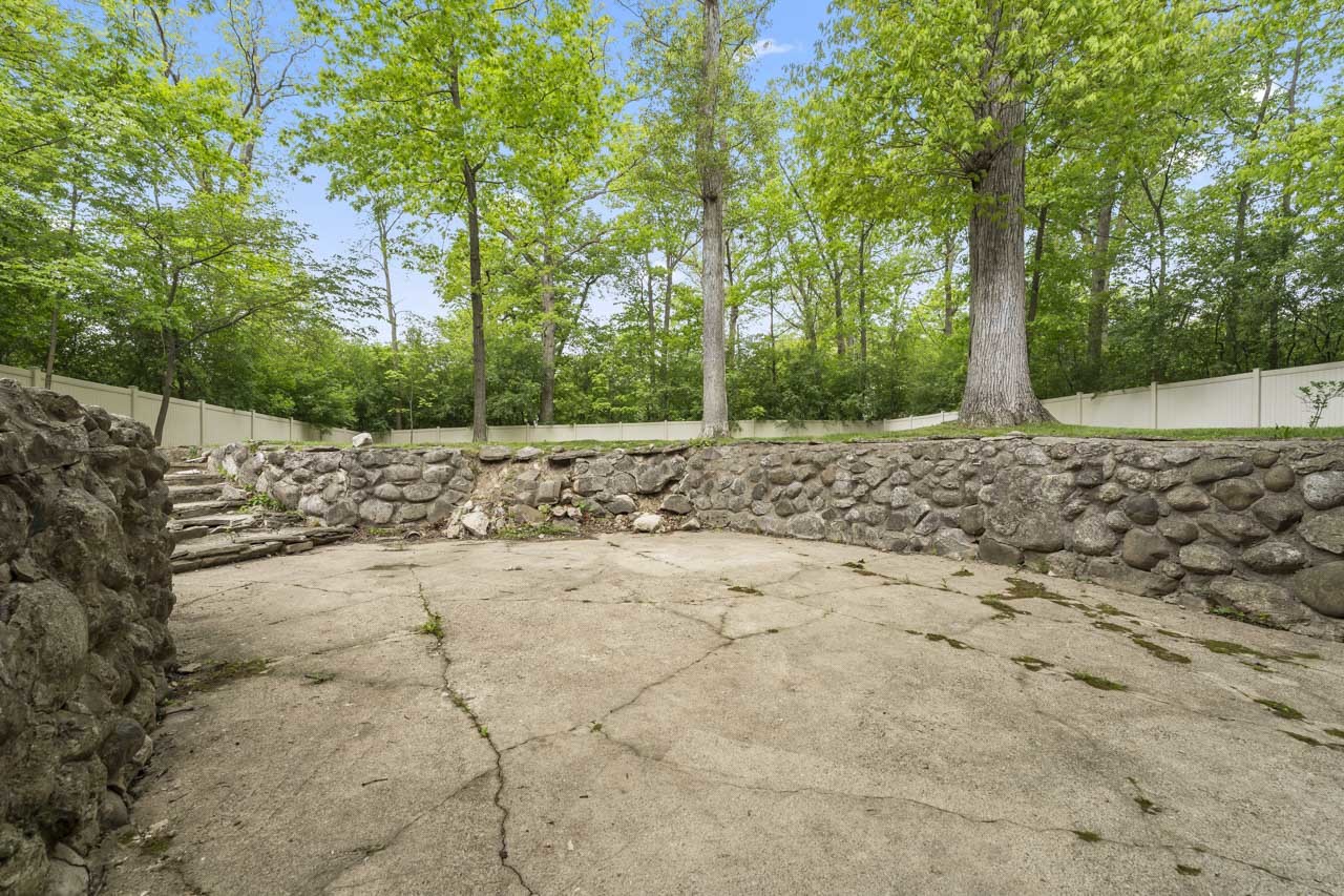 431 S Saint Marys Road, Libertyville, IL 60048