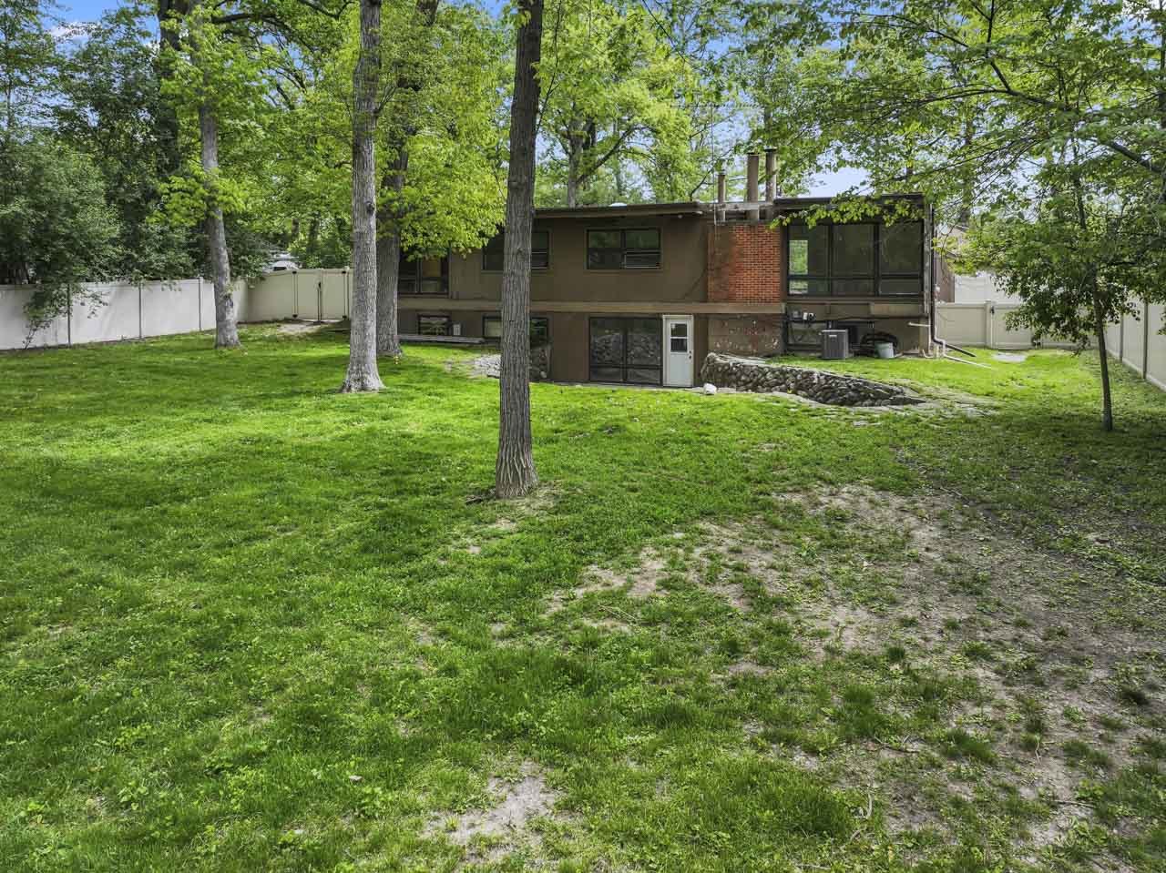 431 S Saint Marys Road, Libertyville, IL 60048