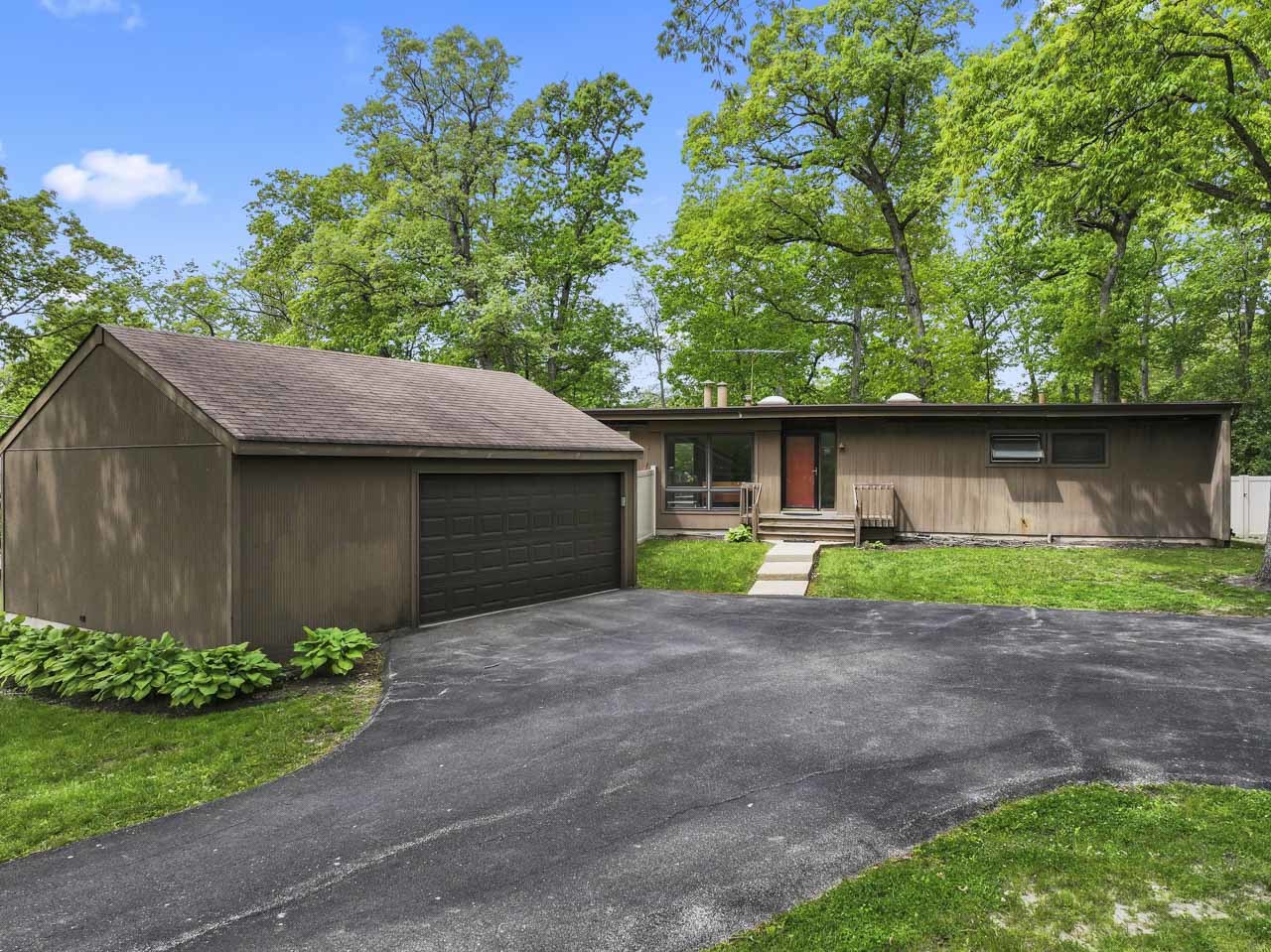 431 S Saint Marys Road, Libertyville, IL 60048