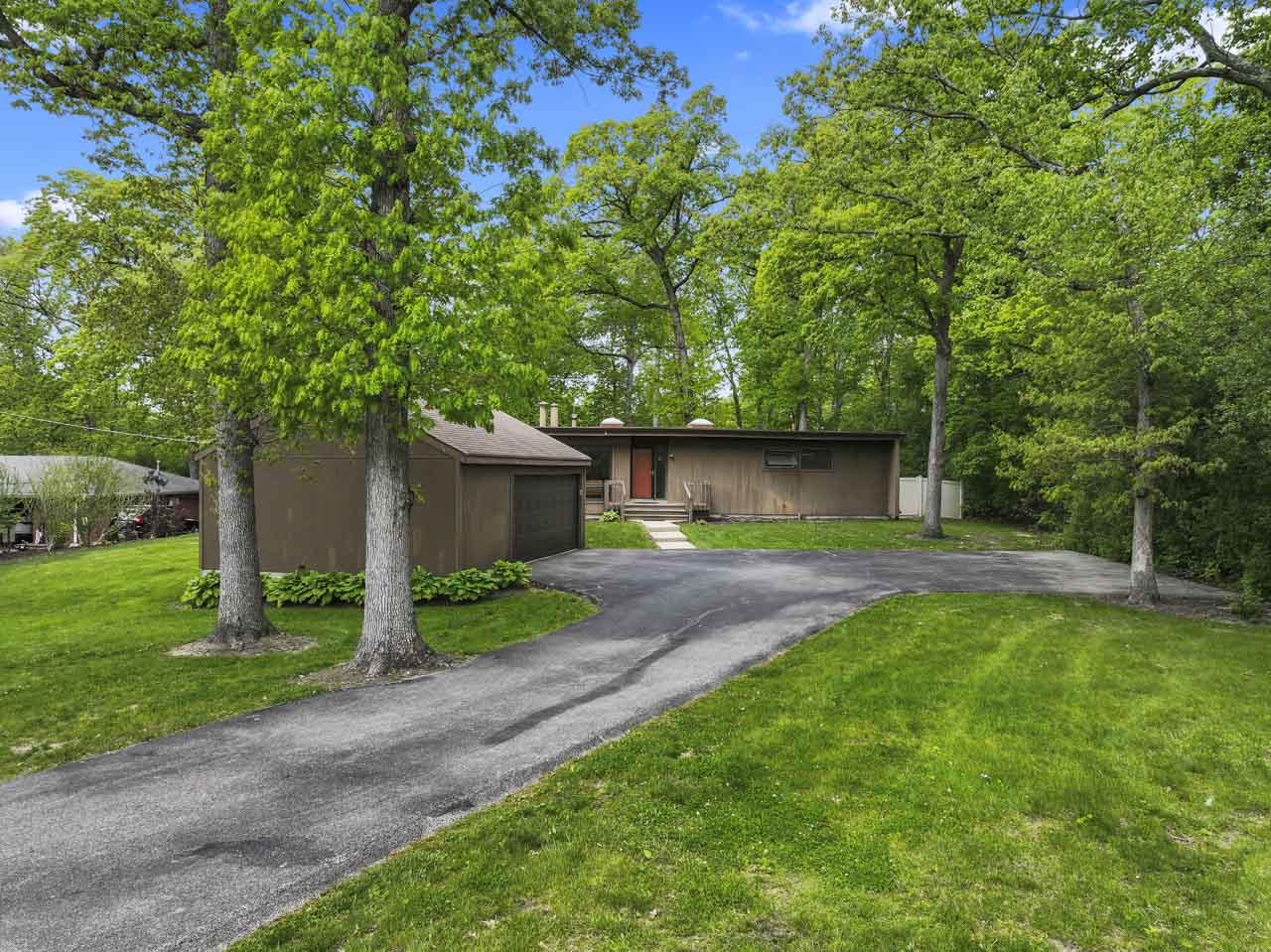 431 S Saint Marys Road, Libertyville, IL 60048