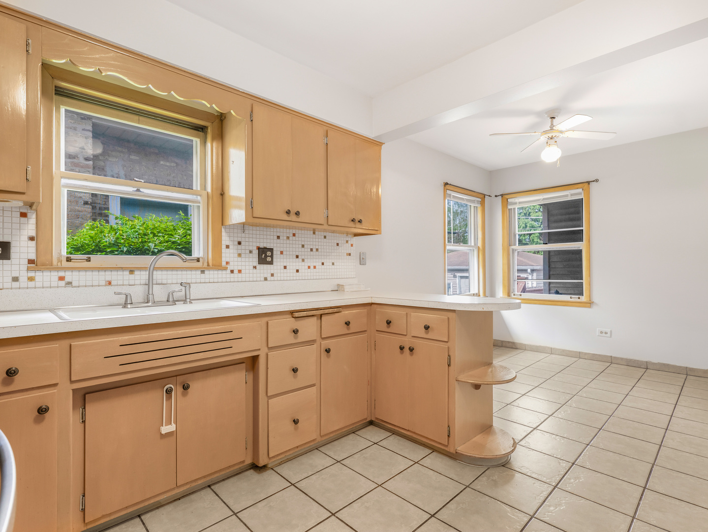 3860 N Oketo Avenue, Chicago, IL 60634